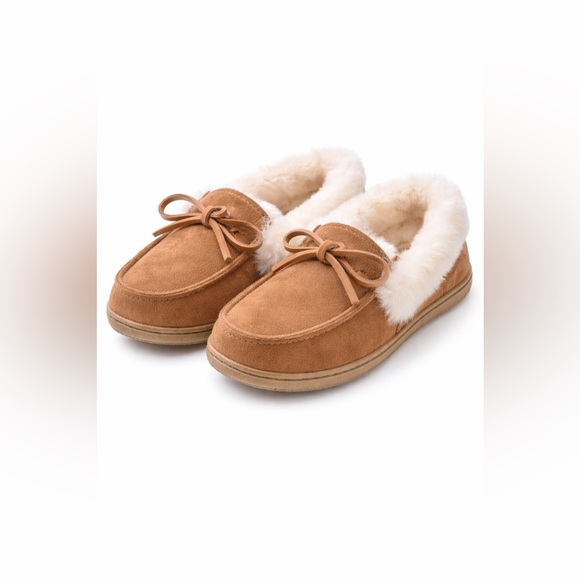 dearfoams Shoes - DLuxe by Dearfoams Women’s Size 8 Suede Moccasin Slippers Faux Fur Lined
